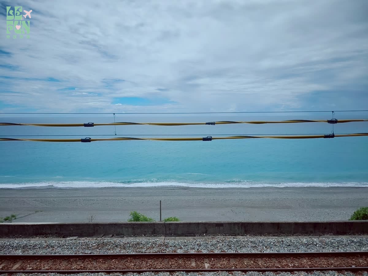 台東多良車站南迴鐵道與太平洋海岸同框