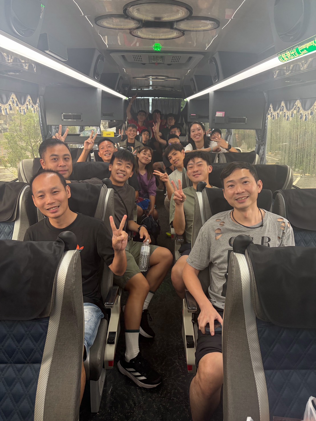 旅客參加樂放旅遊行程合影