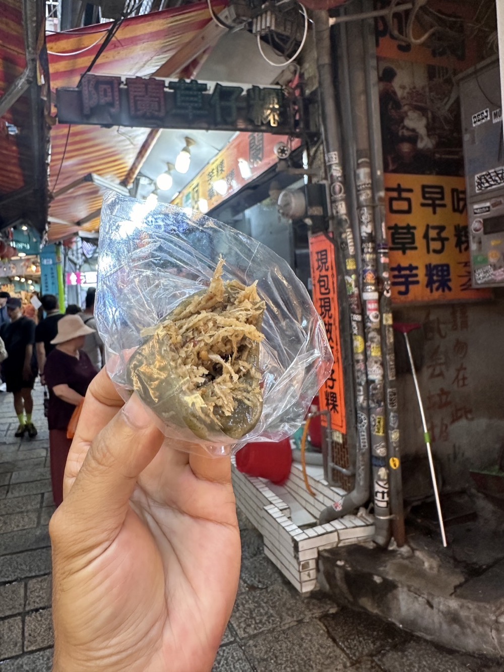 新北九份基山街草仔粿與老街巷弄人潮