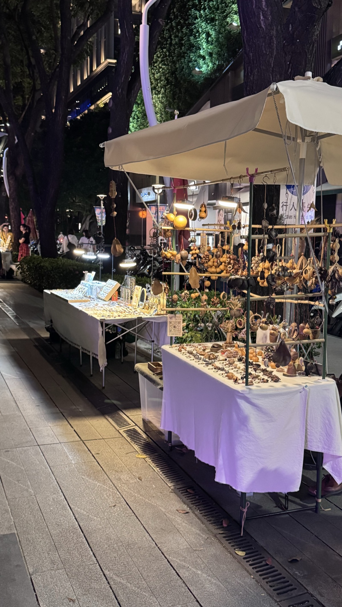 台中草悟道綠帶周邊的城市選物店與街區景觀